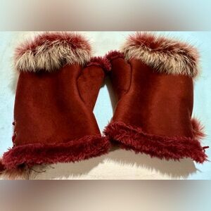 Elegant Red Fur-Trimmed Women's Mittens